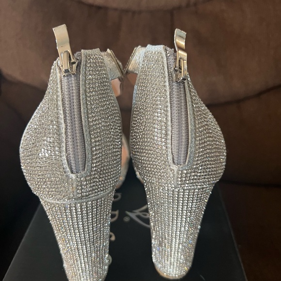 Windsor silver heels - Picture 3 of 7